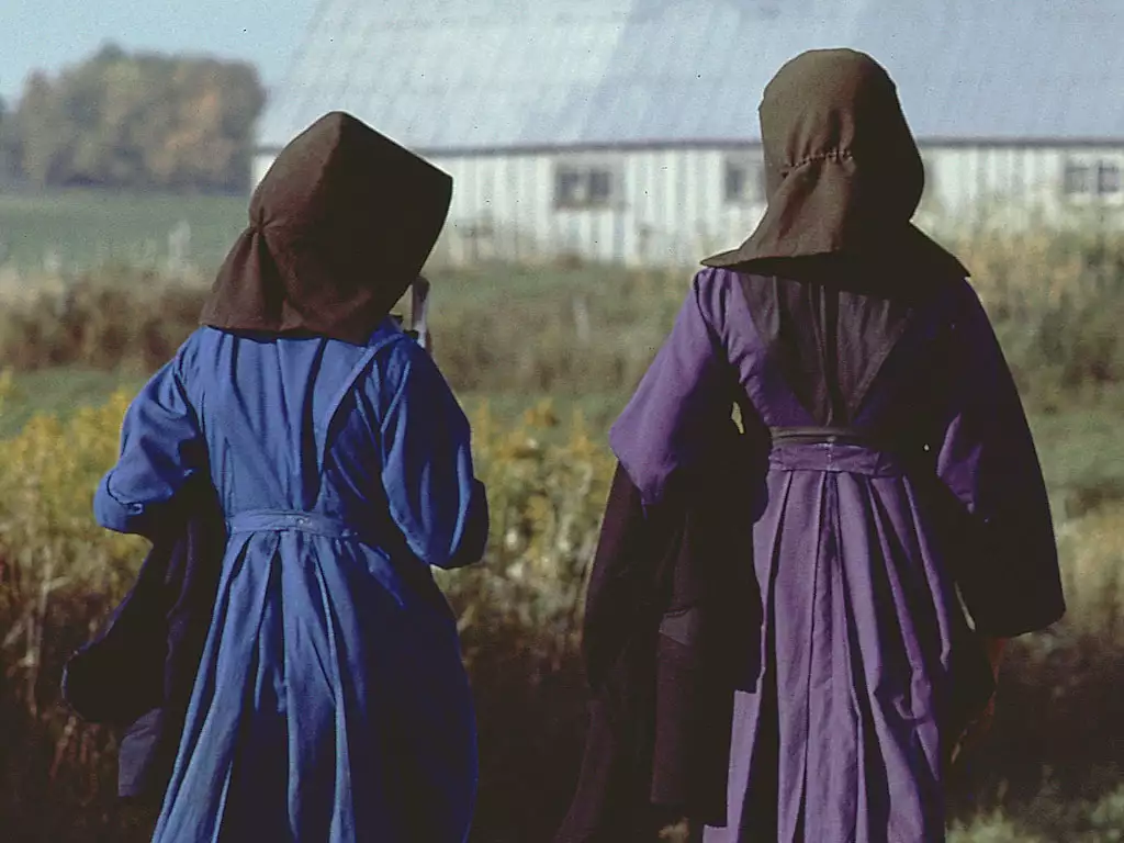 Amish Clothing: Everything You Want to Know About the Amish Style of Dress